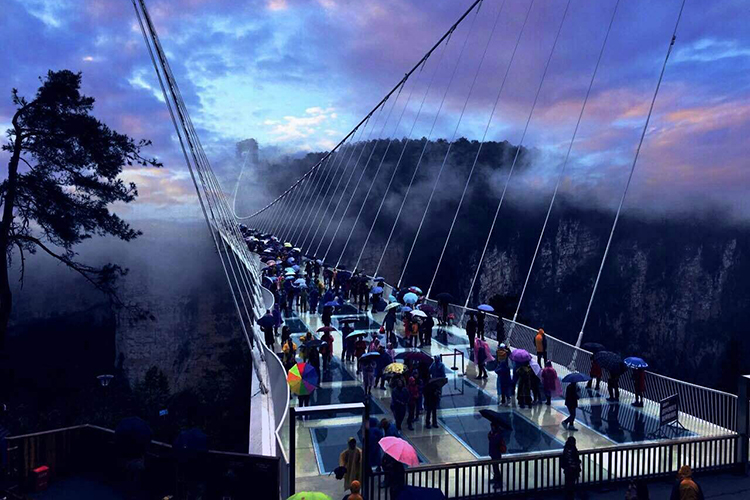 長(zhǎng)沙出發(fā)到張家界玻璃橋、天門山、玻璃棧道、鳳凰古城3日游