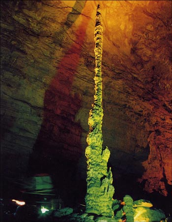 張家界國(guó)家森林公園、大峽谷、玻璃橋、鳳凰古城四日游